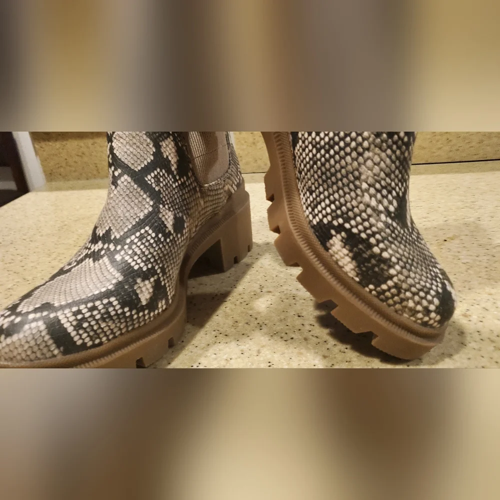 Python Print Combat Boots - Picture 9 of 10